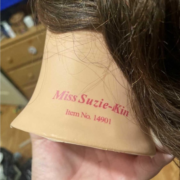 Professional Hair Styling Mannequin Head with Brown Hair - Picture 2 of 4